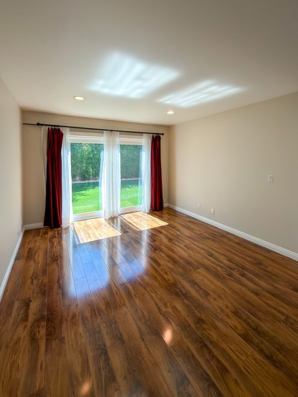 Building Photo - 5445 Sunvalley Ct
