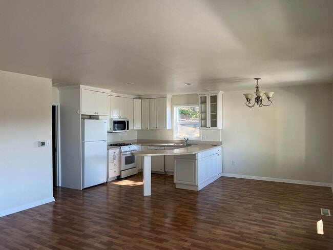 Building Photo - 3 bedroom, 1 bath Chehalis hillside home