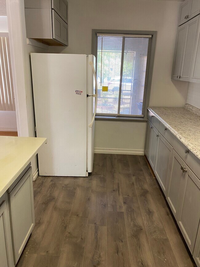 Building Photo - 18427 Bessemer St