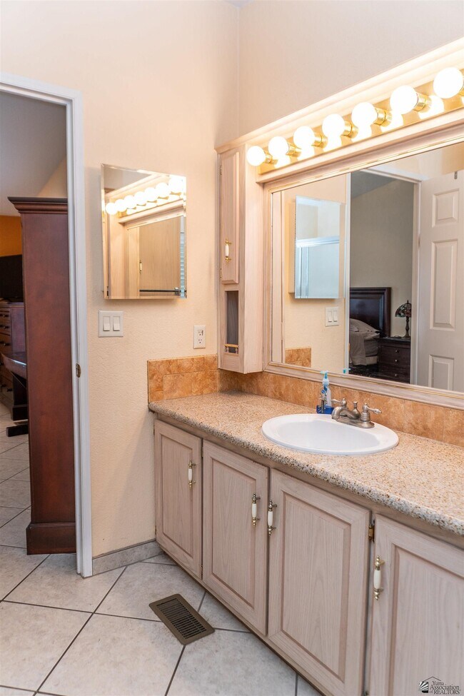 Building Photo - 10772 S Williams Ave