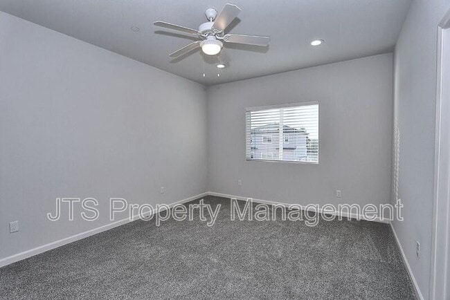 Building Photo - 5 Oak Manor Way
