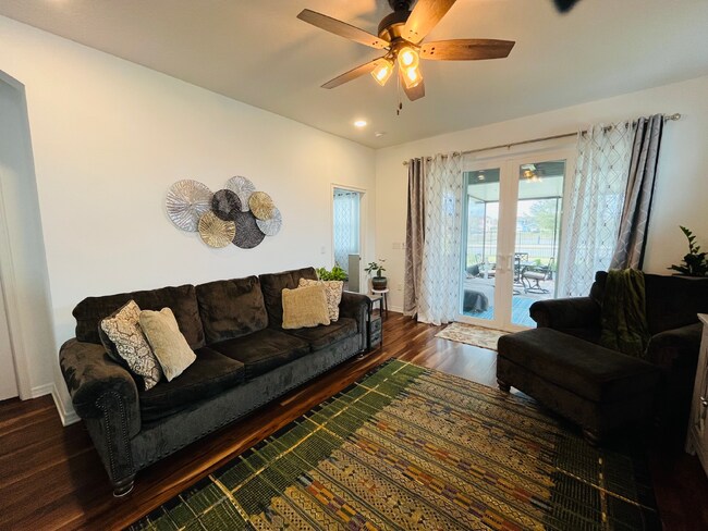 Building Photo - Available for July move-in!