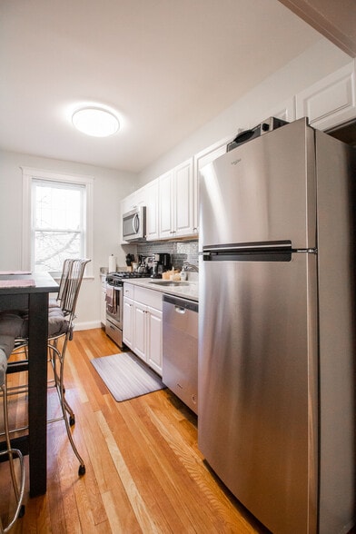 Building Photo - 191 Kent St