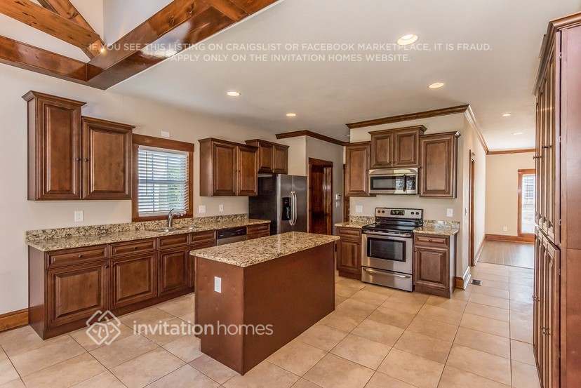 Building Photo - 6223 Spring Lake Dr