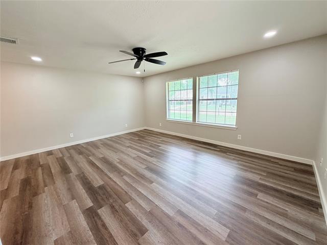 Building Photo - 2412 Lakeview Cir