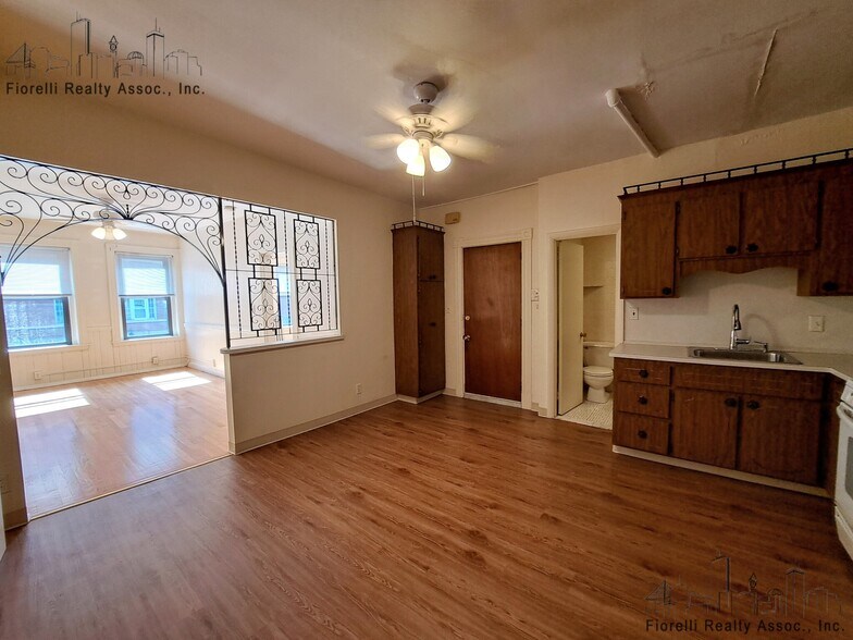 Building Photo - 342 Hanover St