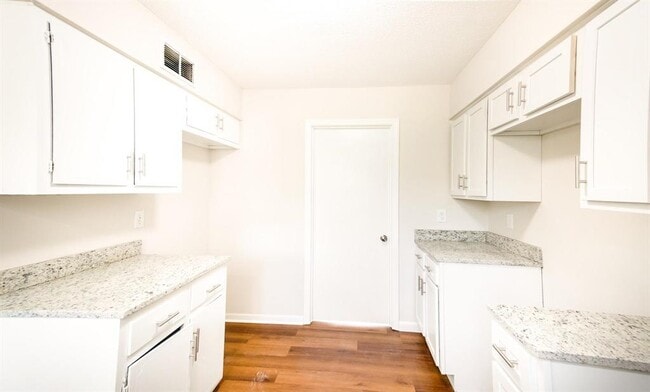 Building Photo - 3701 Joslyn St