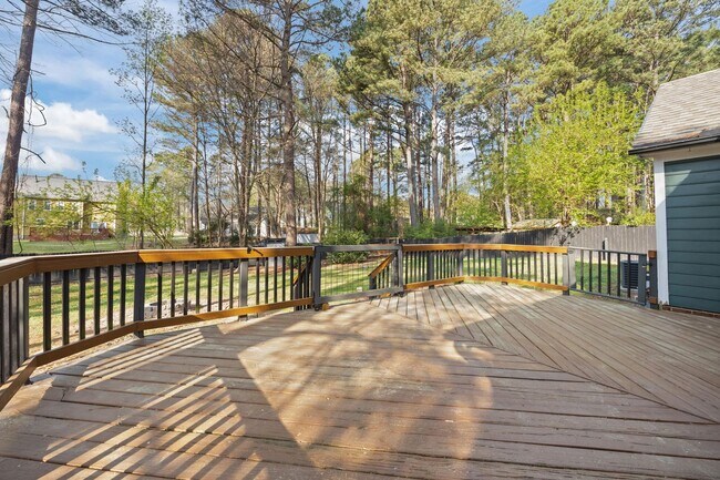 Building Photo - Charming 3BR Home with Large Private Yard Near Downtown Raleigh