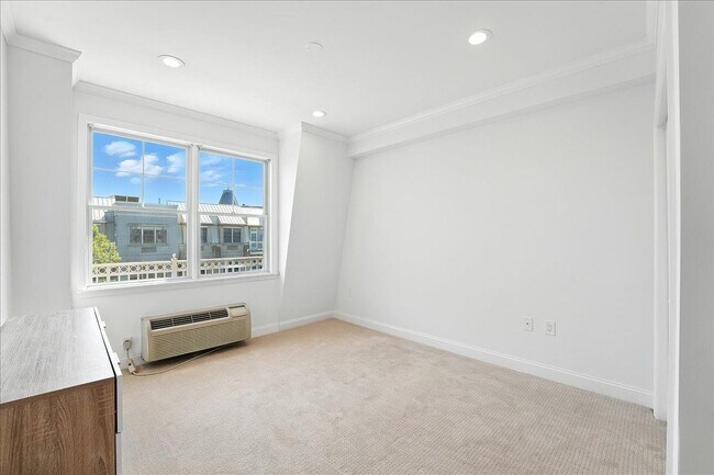 Building Photo - 15 FREEDOM Way