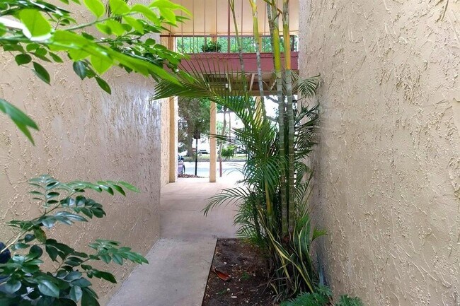 Building Photo - 538 Orange Dr