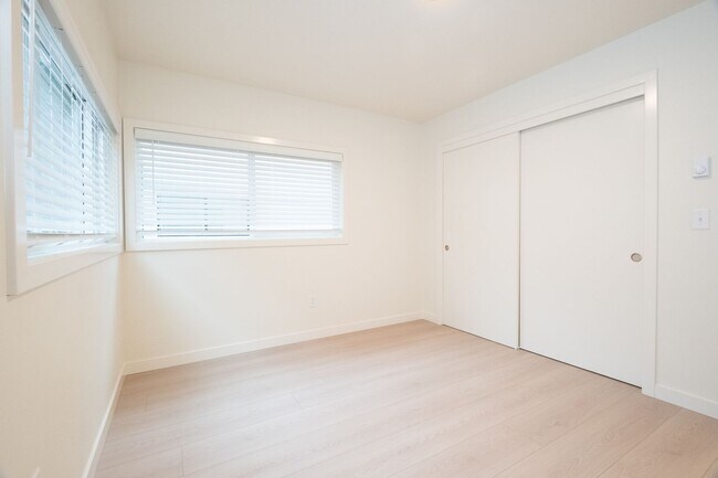 Building Photo - Newly Renovated Spacious 2 Bedroom in Irvington!