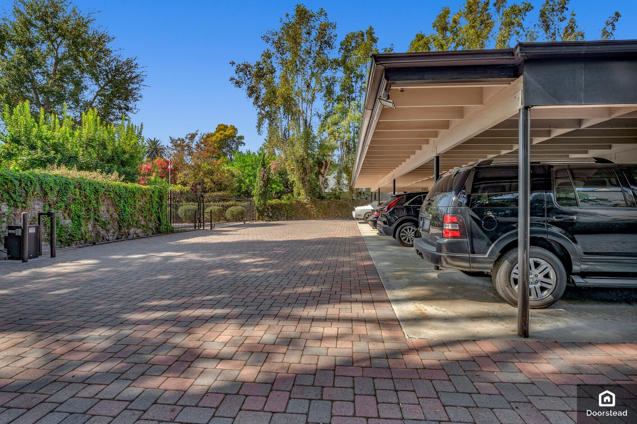 Building Photo - 535 S Orange Grove Blvd