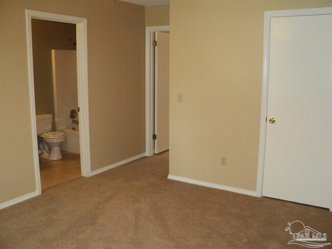 Building Photo - 417 Oak Knoll Ln