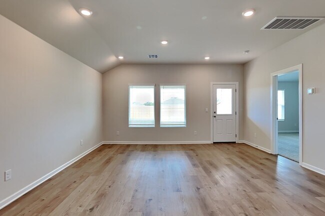 Building Photo - 2921 Ember Dr
