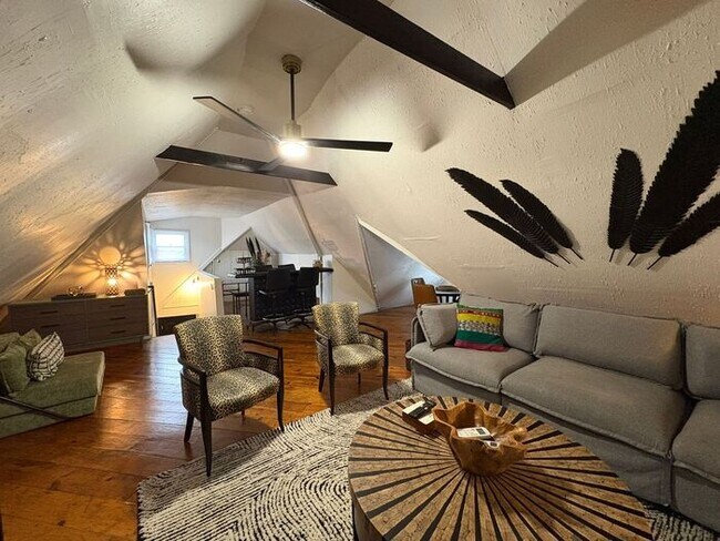 Building Photo - $5,400 | 7 Bedroom, 5 Bathroom Single Family Home | No Pets* | Available for August 1st, 2027 Mov...