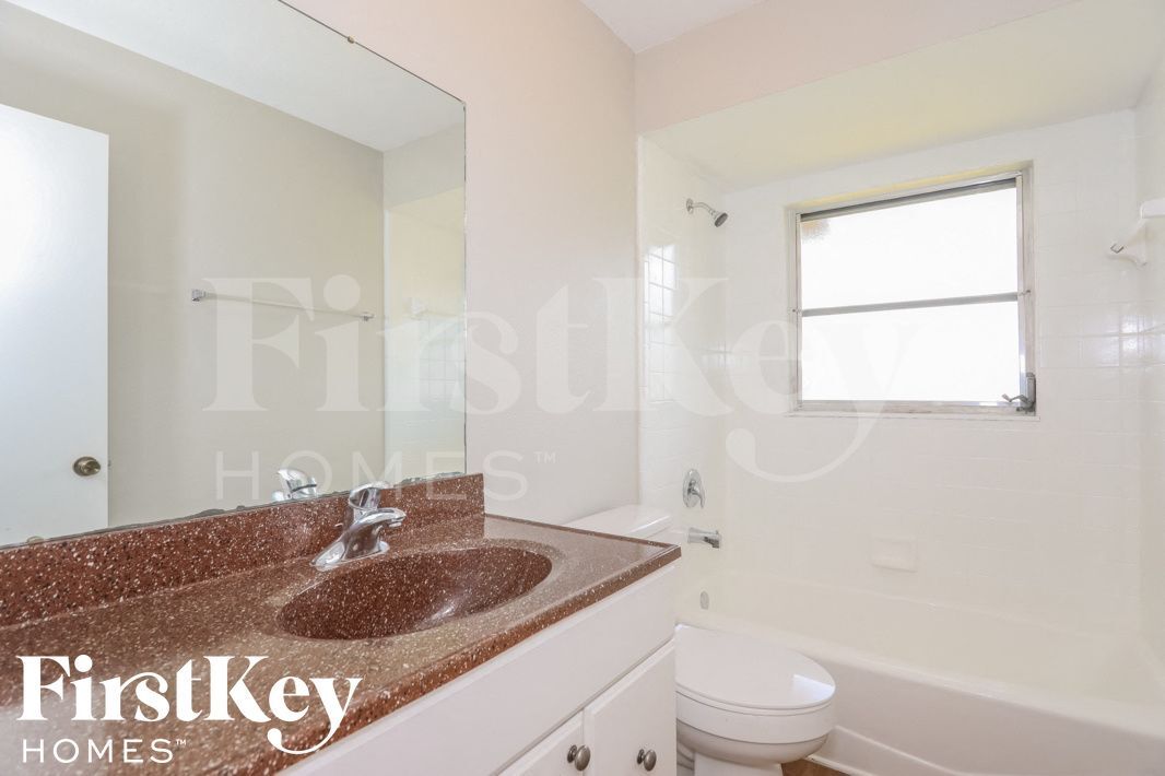 Building Photo - 964 Roseway Terrace NW