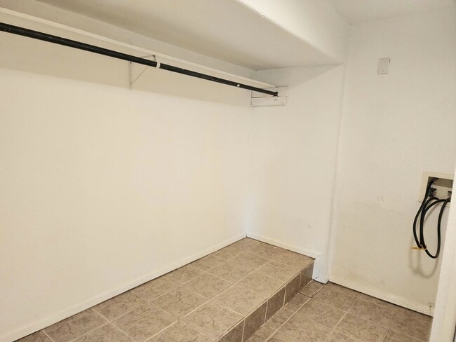 Building Photo - 905/907 N Ave K - duplex