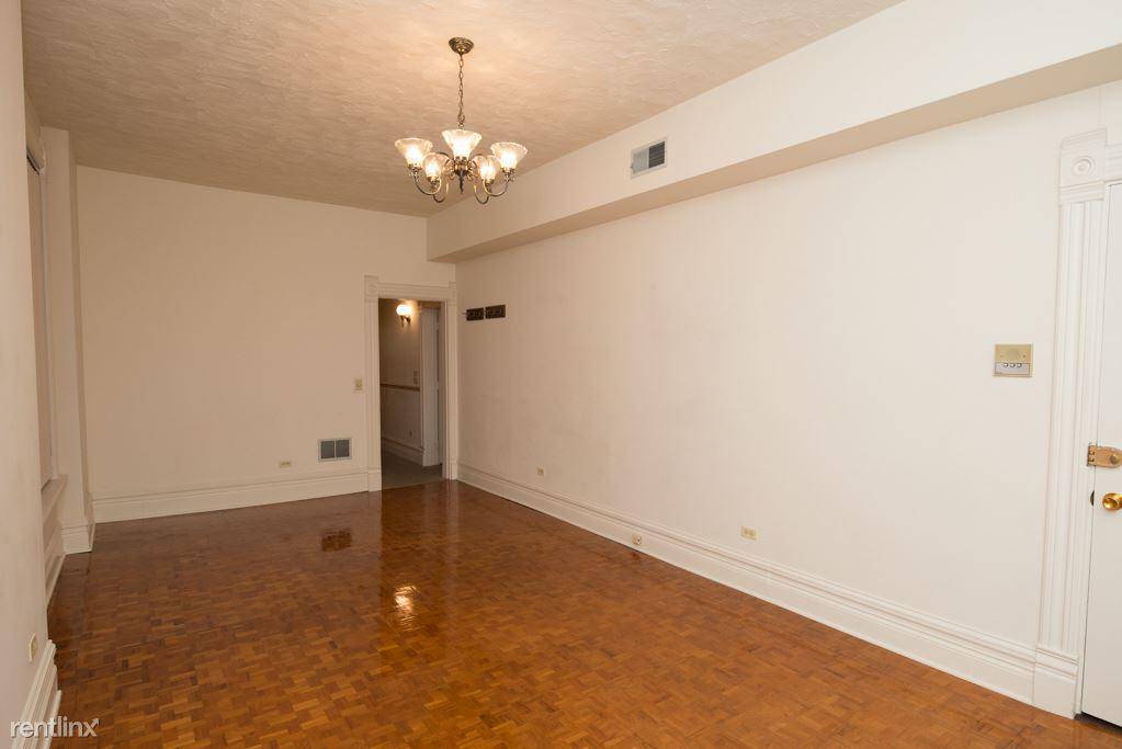Building Photo - 625 W Belmont Ave
