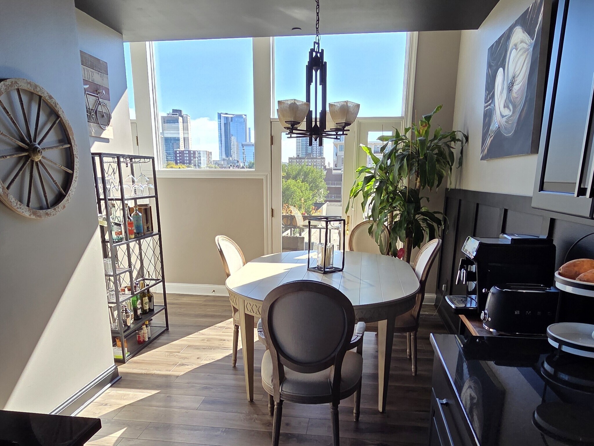 Building Photo - 1515 N Van Buren St