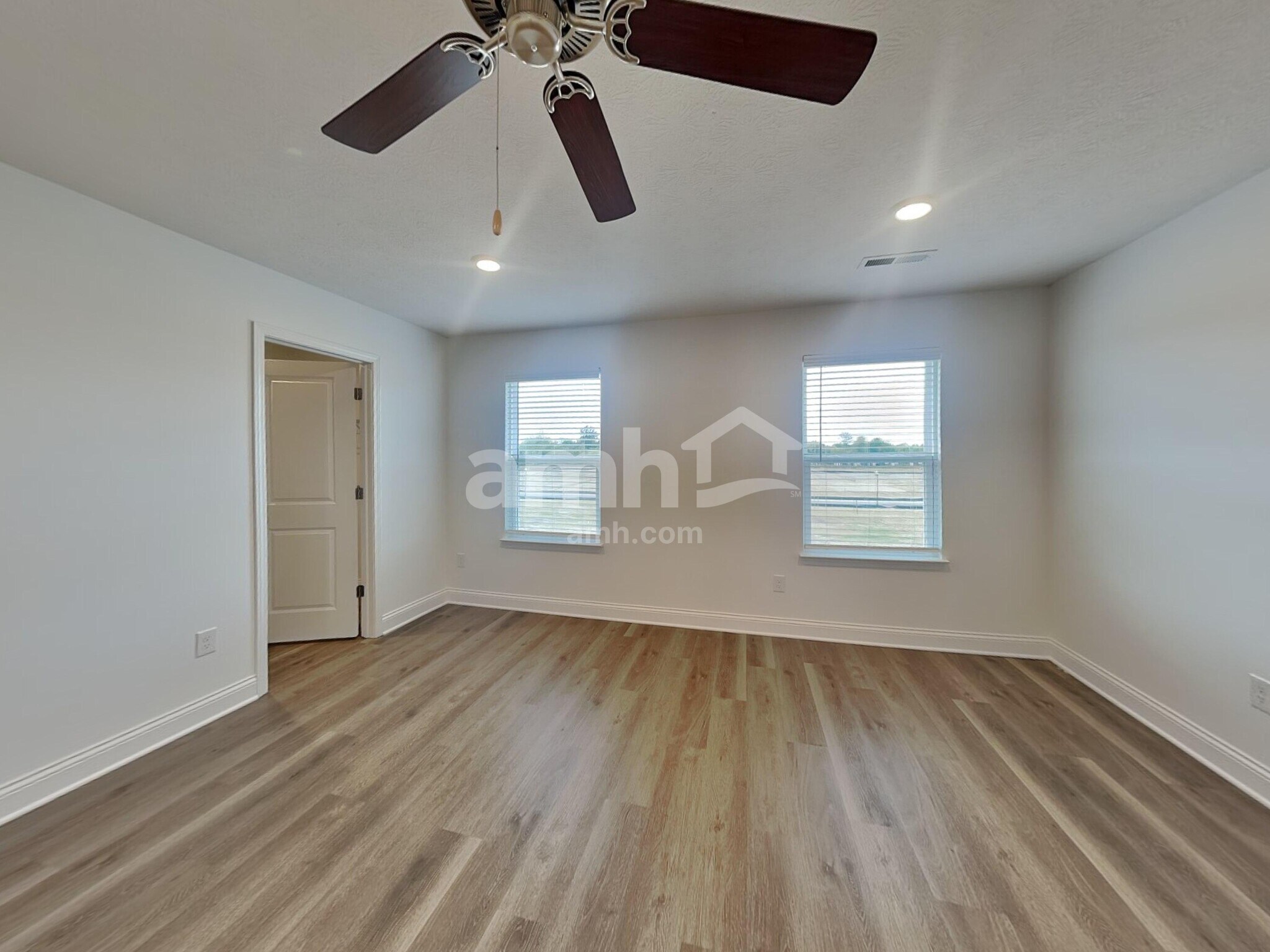 Building Photo - 9139 Henley Ave