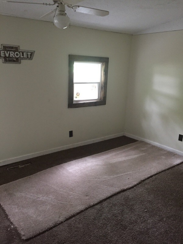 Building Photo - 713 S Maple St