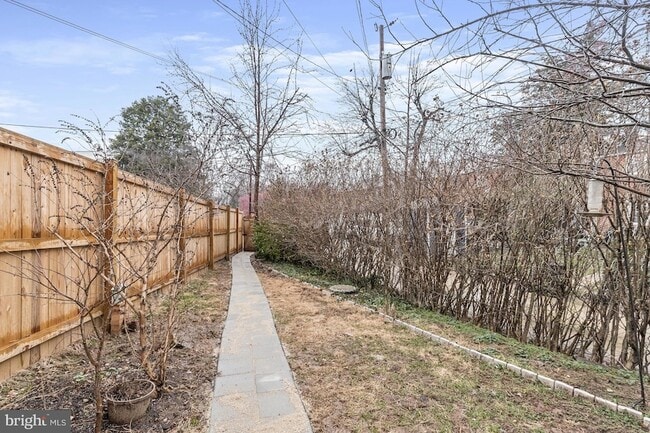 Building Photo - 8336 Wyton Rd