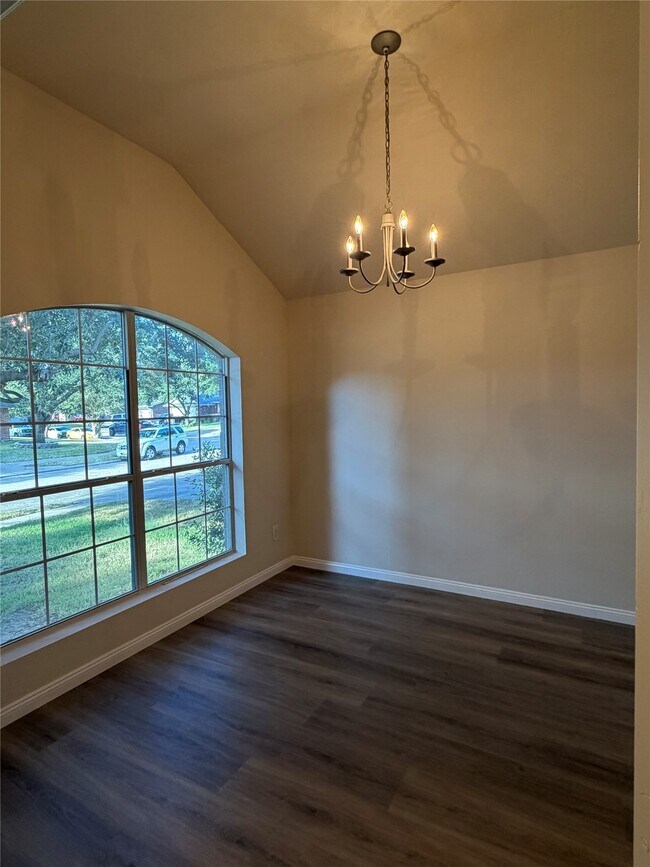 Building Photo - 4734 Lonestone Cir