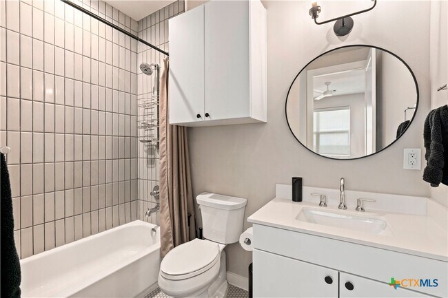 Building Photo - 1208 N Academy Ave