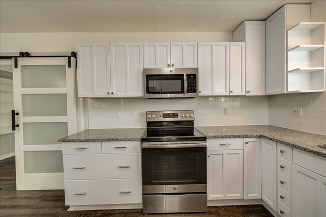 Building Photo - 1701 E Henry Ave