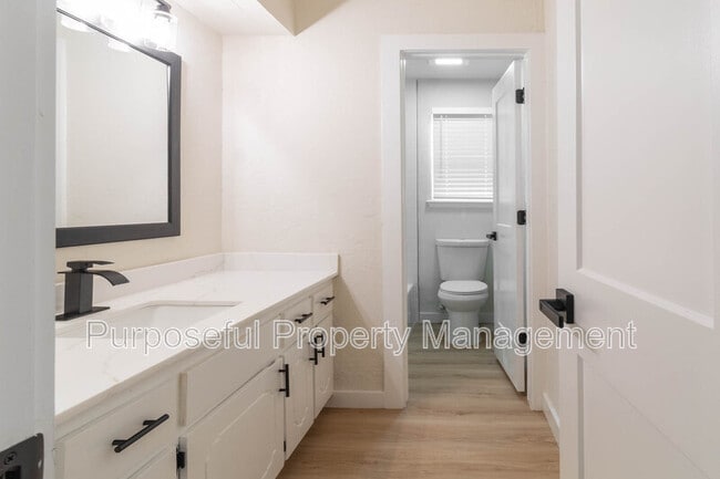 Building Photo - 8913 Bentree Country Way