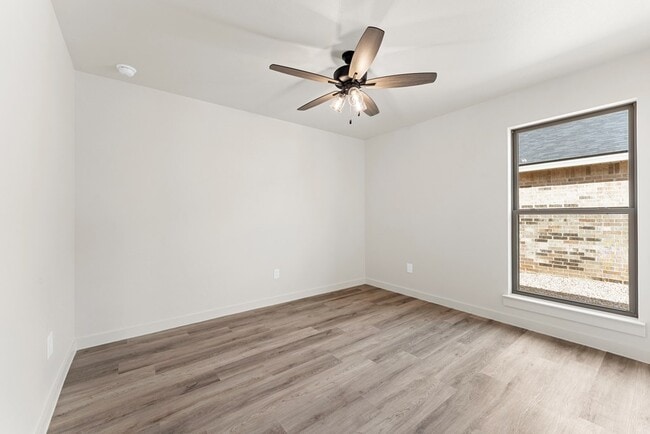 Building Photo - 2033 Gulf Pr Ln