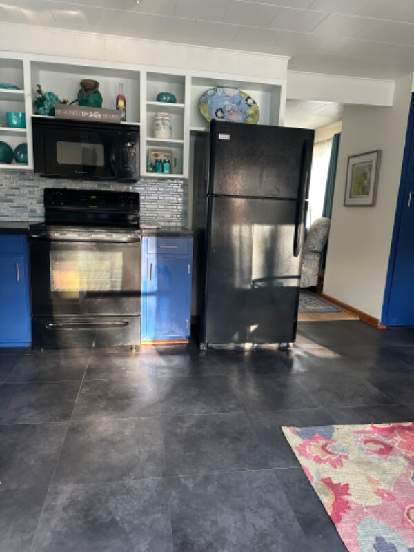 Building Photo - 2 John St