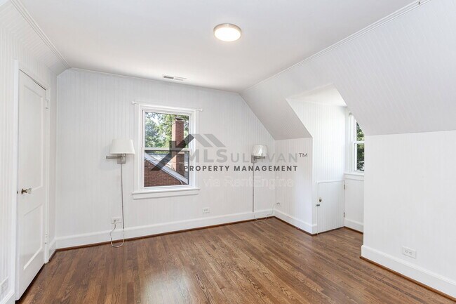 Building Photo - 2414 Farthing St