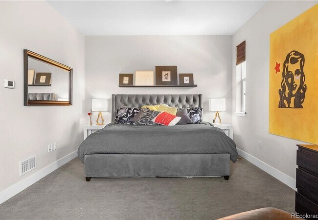 Building Photo - Stunning 4BR House on corner lot in Denver...