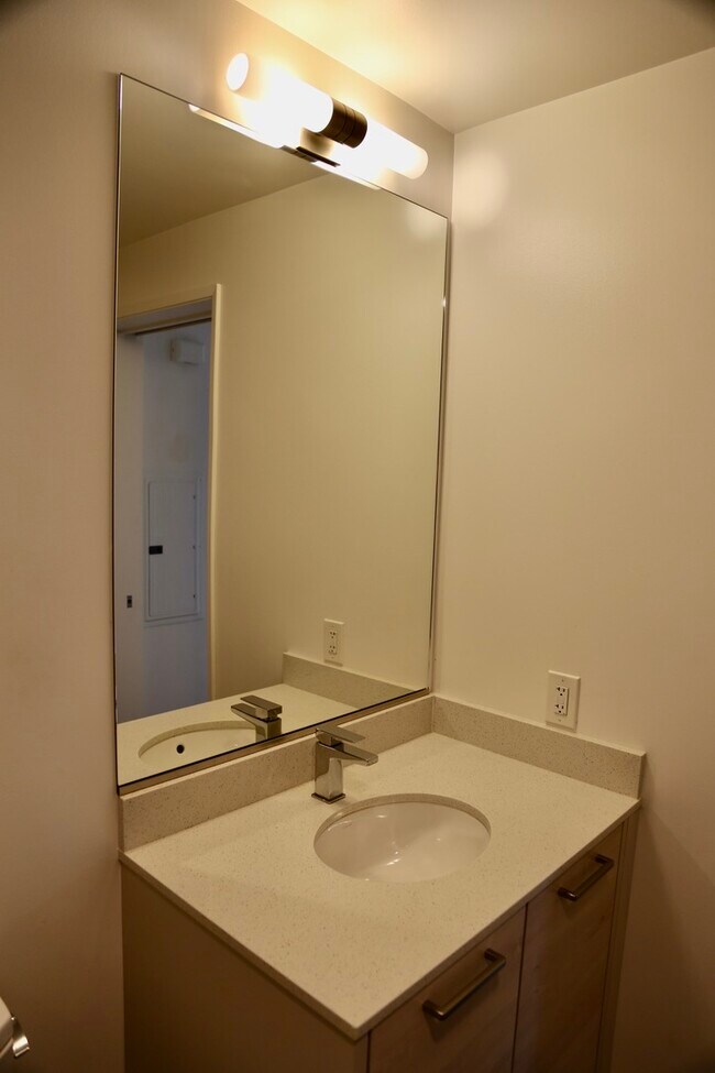 Building Photo - 1075 Market St