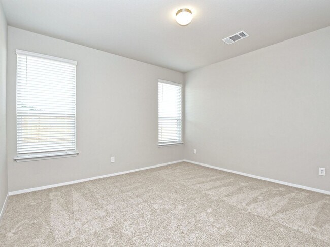 Building Photo - 5 BR + Office /2.5 BA - 2637 SF - Cloverleaf in SOUTH AUSTIN!