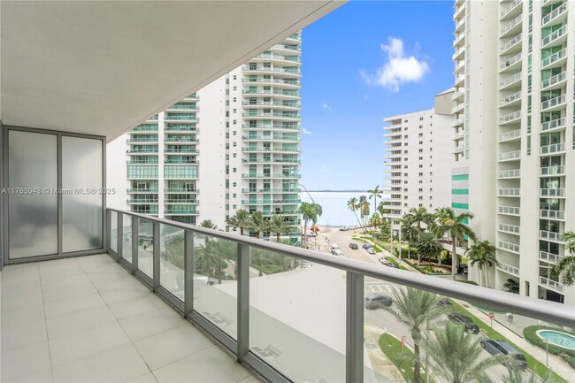 Building Photo - 1300 Brickell Bay Dr