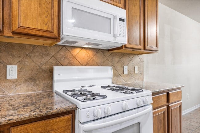 Building Photo - 15410 Redbud Dale Ct