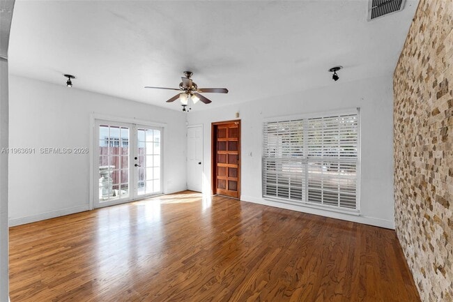 Building Photo - 4220 SW 13th St