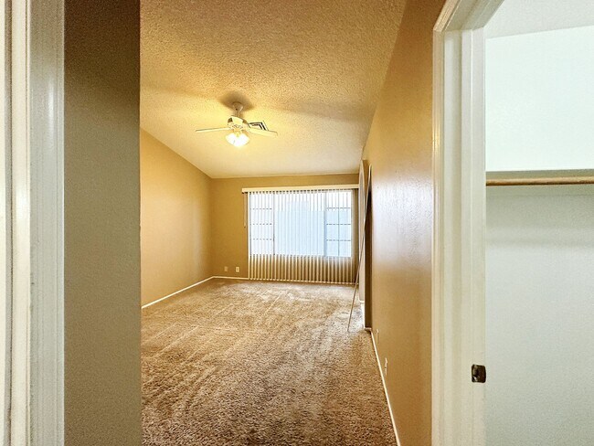 Building Photo - Coming Soon! Scottsdale Home 3/2 Bed/Bath - Available Now!