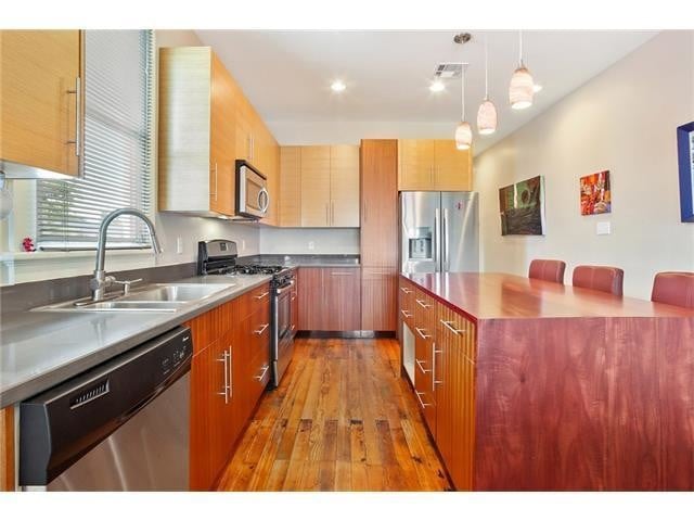 Kitchen - 1641 Alvar St