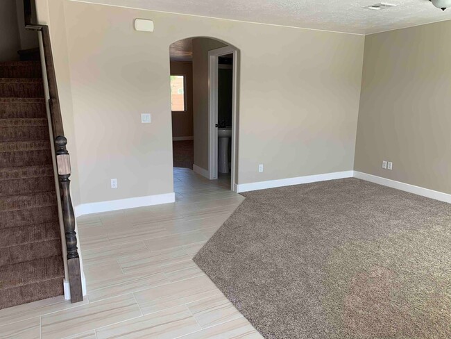 Building Photo - Desert Hills Townhomes, Location, location...