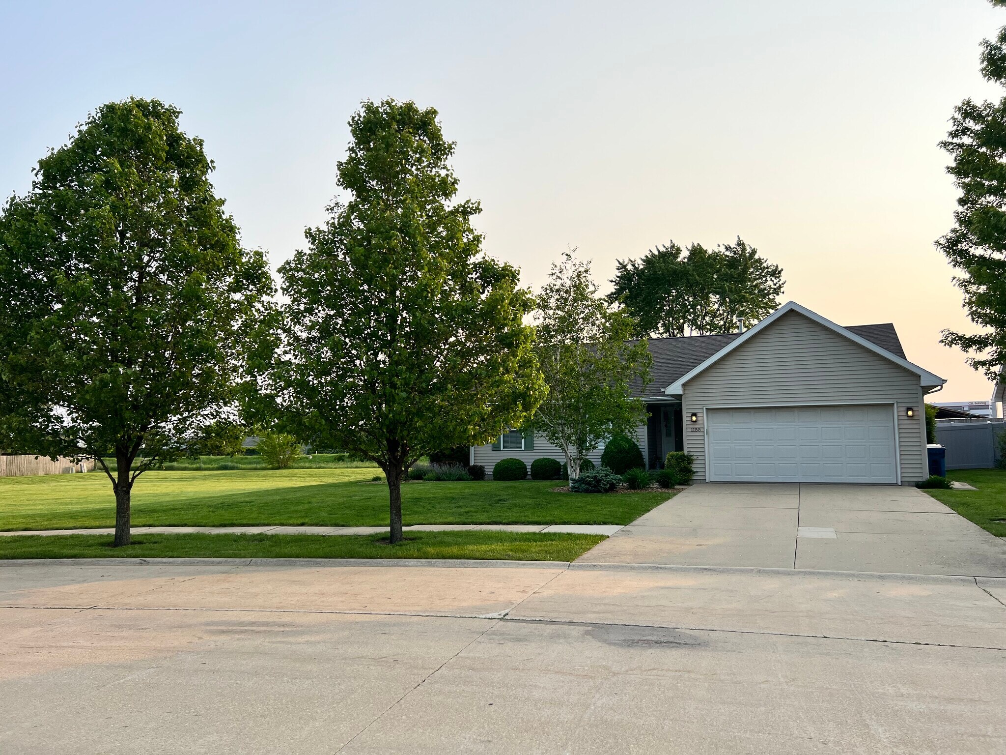 Building Photo - 1155 Swan Dr