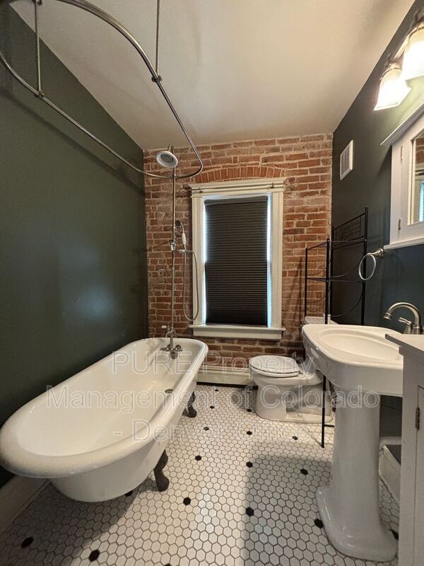 Building Photo - 1529 E 23rd Ave