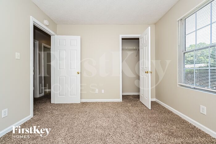 Building Photo - 646 Woodknoll Ct