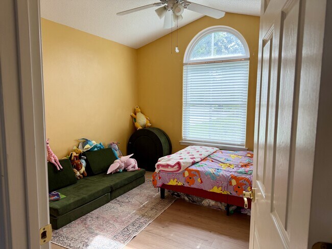 Building Photo - 4693 Ridge Pointe Dr