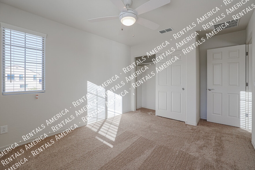 Building Photo - 5625 N 87th Dr