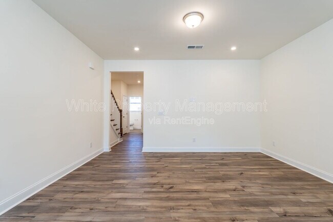 Building Photo - 1556 Cedar Tree Dr