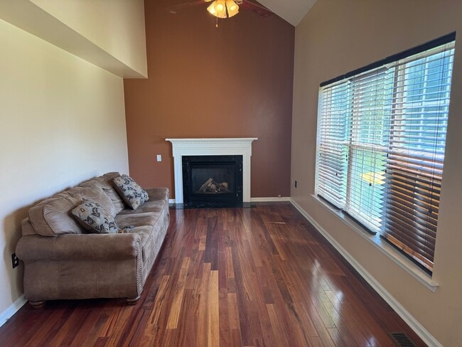 Building Photo - 111 Trupenny Turn