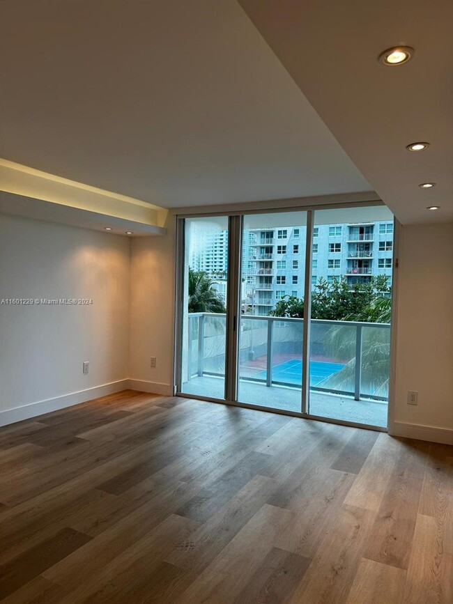 Building Photo - 1155 Brickell Bay Dr